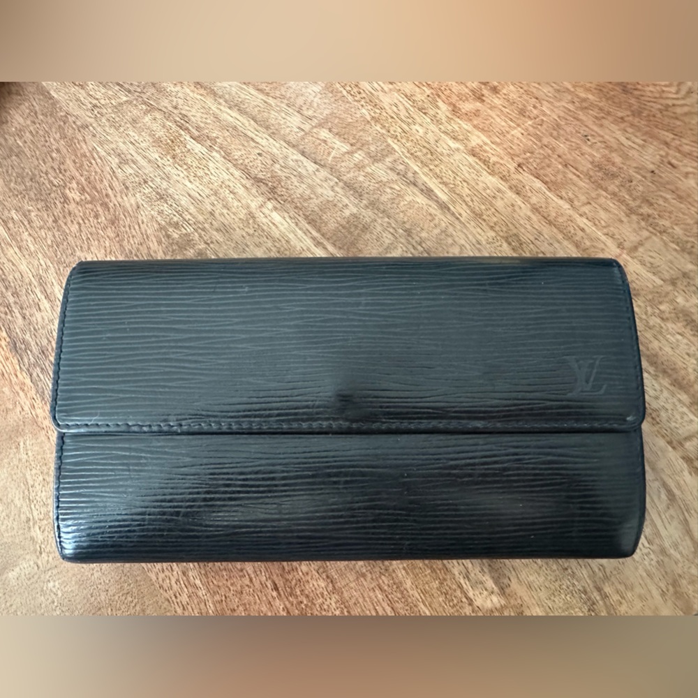 Louis Vuitton Epi wallet